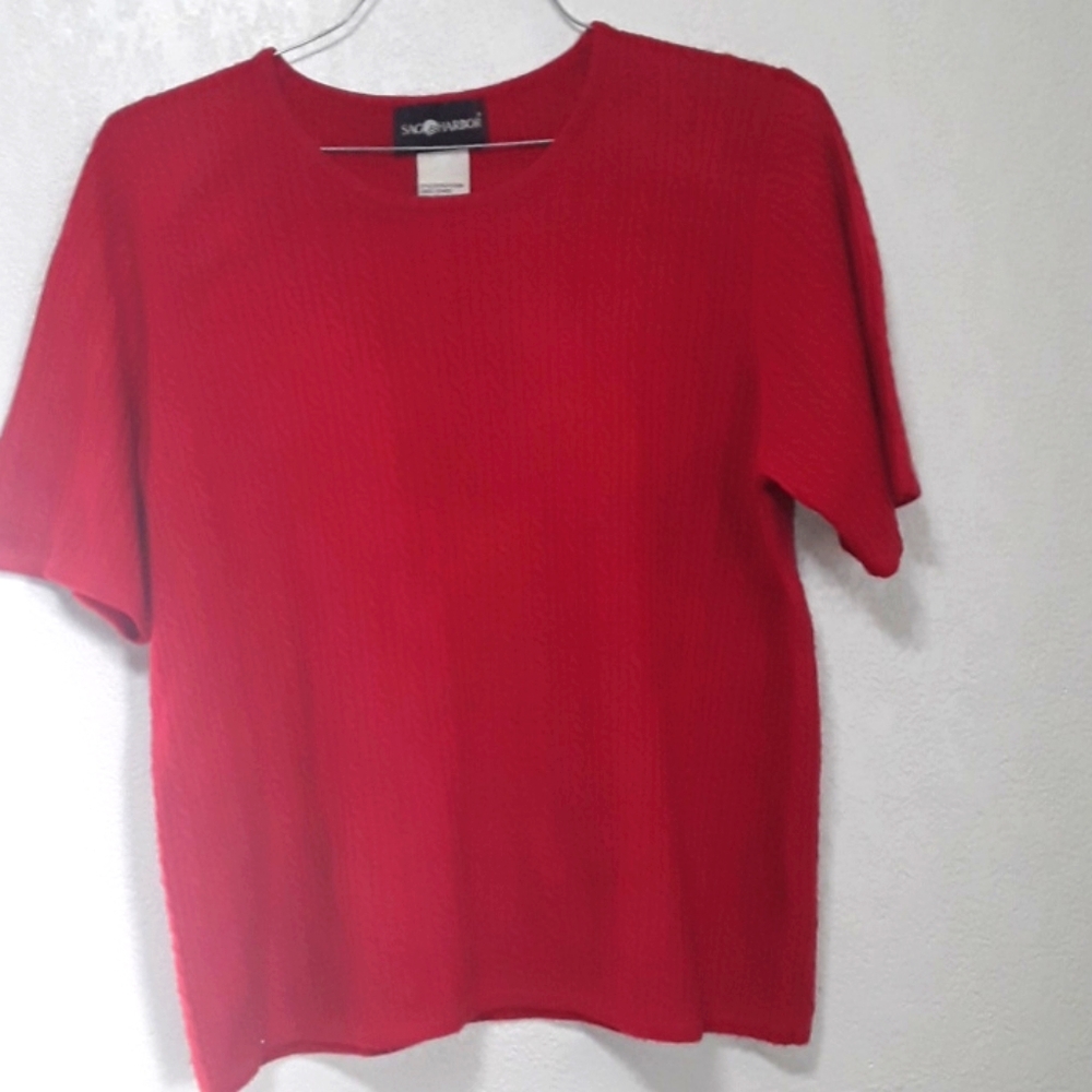 Short sleeved red sweater